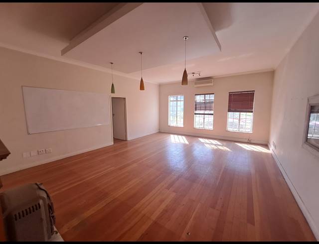 700M² OFFICE FOR SALE IN DUNKELD WEST